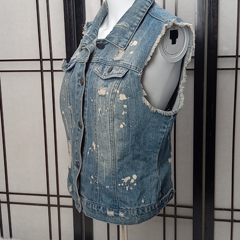 Celebrary Pink Distressed Vest Sz L.  ✔️A2